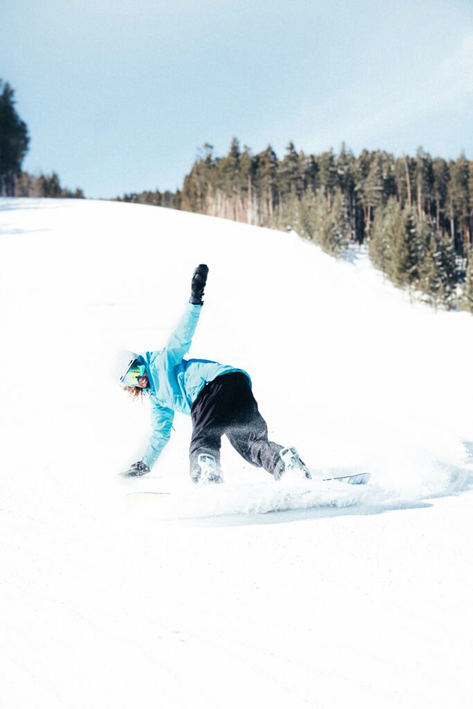 Sportif en montagne illustrant les opportunités d’emploi dans l’industrie du sport et de l’outdoor.
